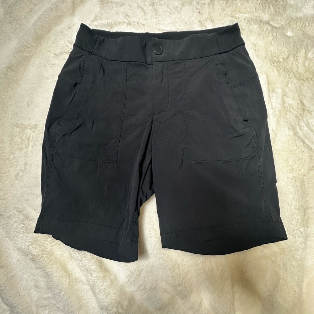 Athleta Black Cargo Shorts Comfortable Stretchy Fabric
